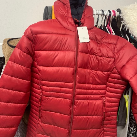 Red winter fashion coat - Picture 2 of 9